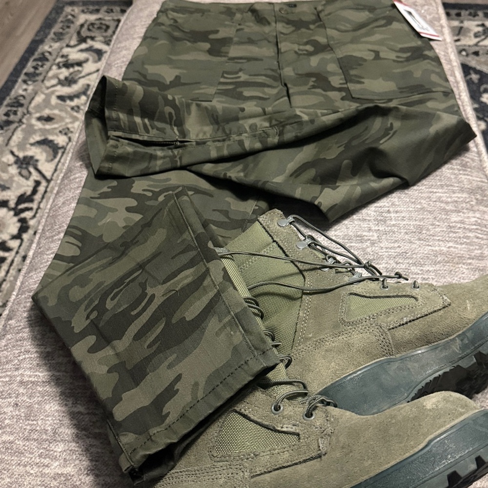 Sanctuary Olive Camouflage Pants - Picture 2 of 7